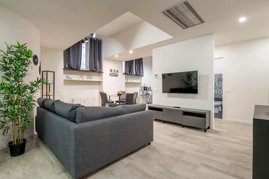 Comfortable 3 Bedrooms Apartment Few Steps From Duomo Milaan 0*,  Italië