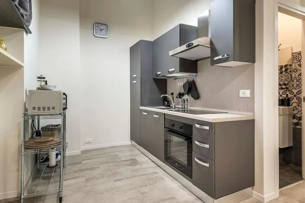 Comfortable 3 Bedrooms Apartment Few Steps From Duomo Milaan