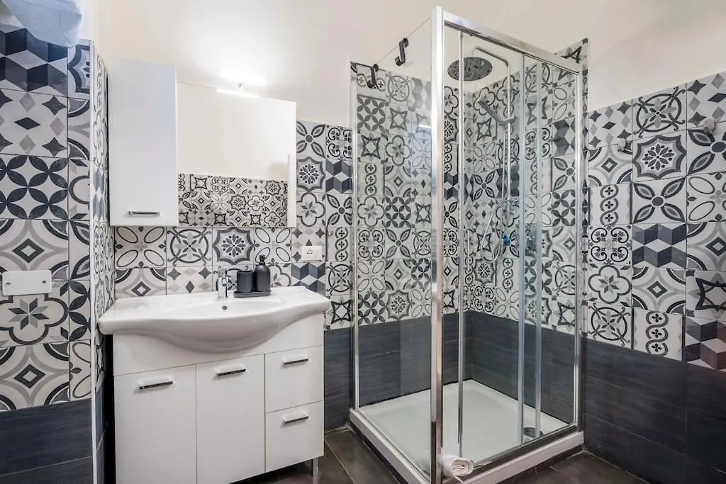 Comfortable 3 Bedrooms Apartment Few Steps From Duomo Milaan