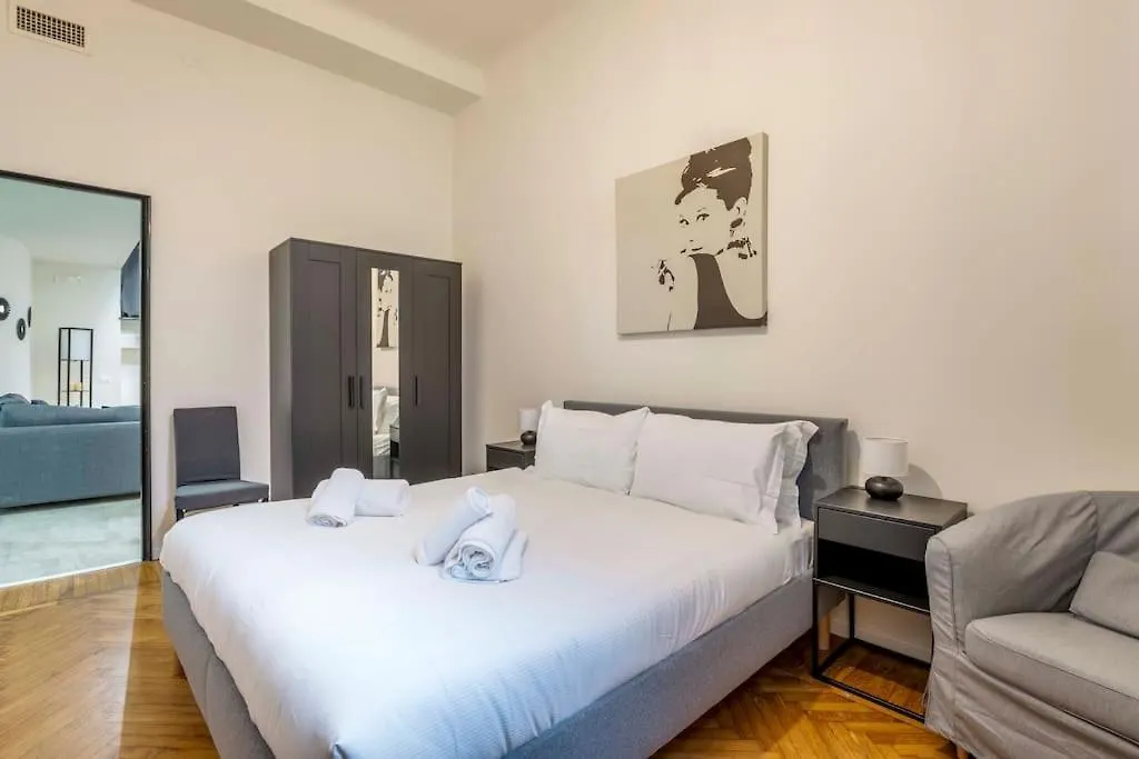 Comfortable 3 Bedrooms Apartment Few Steps From Duomo Milaan
