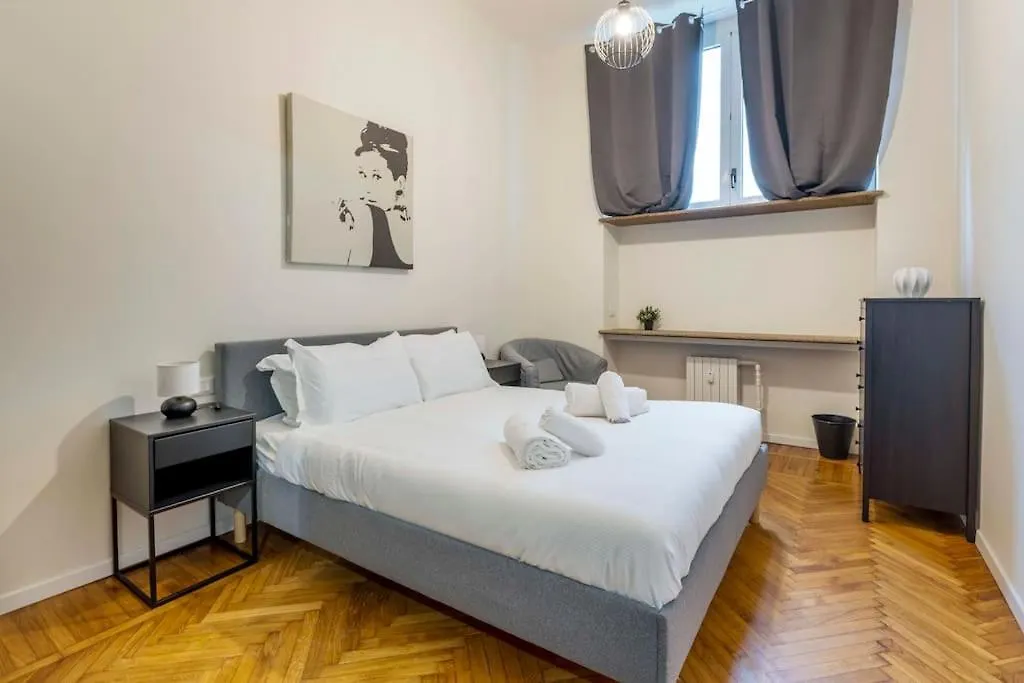Comfortable 3 Bedrooms Apartment Few Steps From Duomo Milaan 0*,  Italië